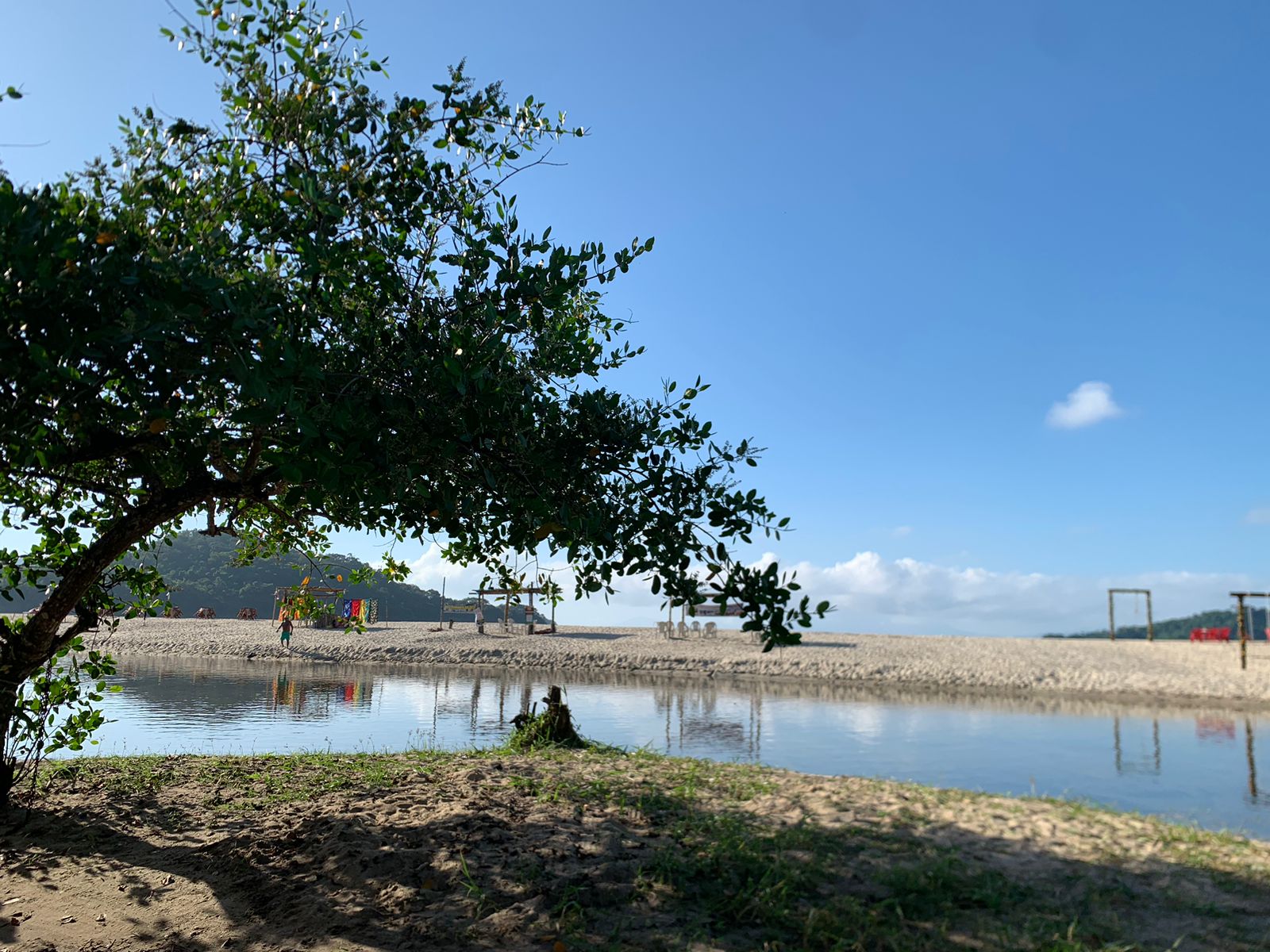 Rio para atravessar para a Praia de São Gonçalo/RJ
