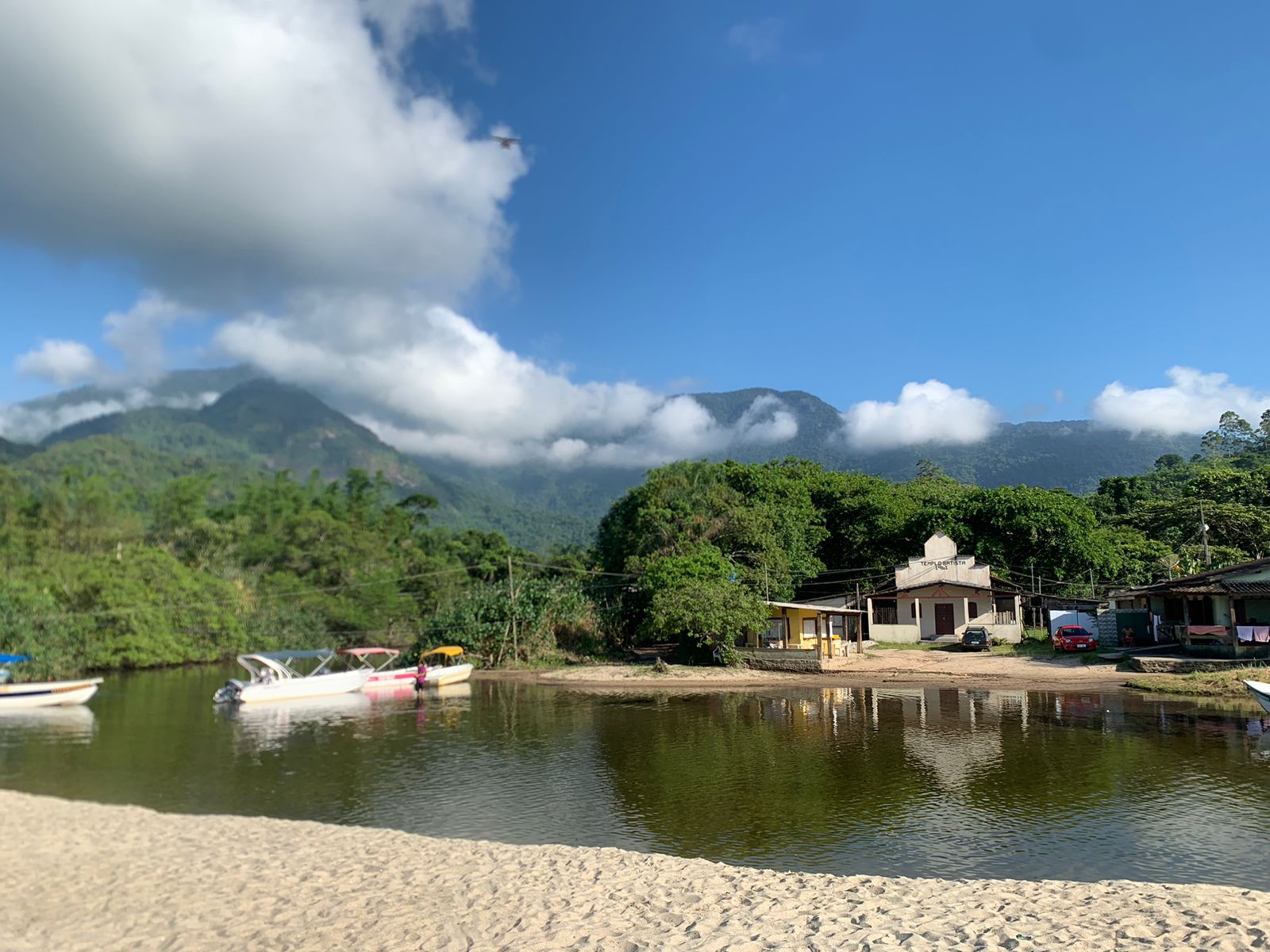 Rio para atravessar para a Praia de São Gonçalo/RJ